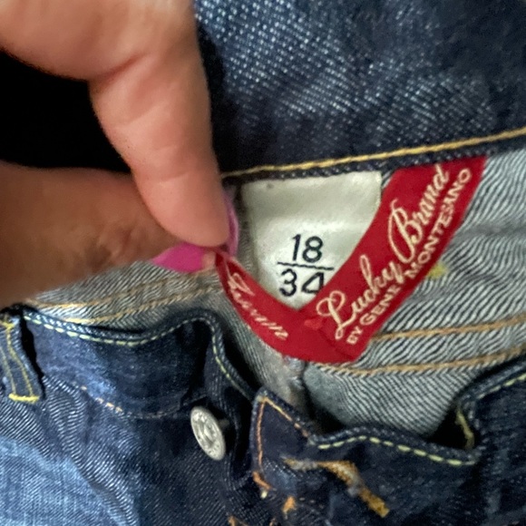 **LIKE NEW** Lucky brand jeans - Picture 4 of 9